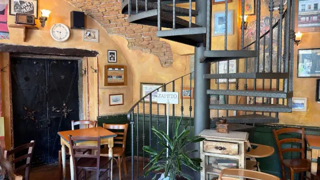 BookNoFees: 咖啡廳 – Le Petit Cafe – Ljubljana – Le Petit Cafe,第 2 張照片