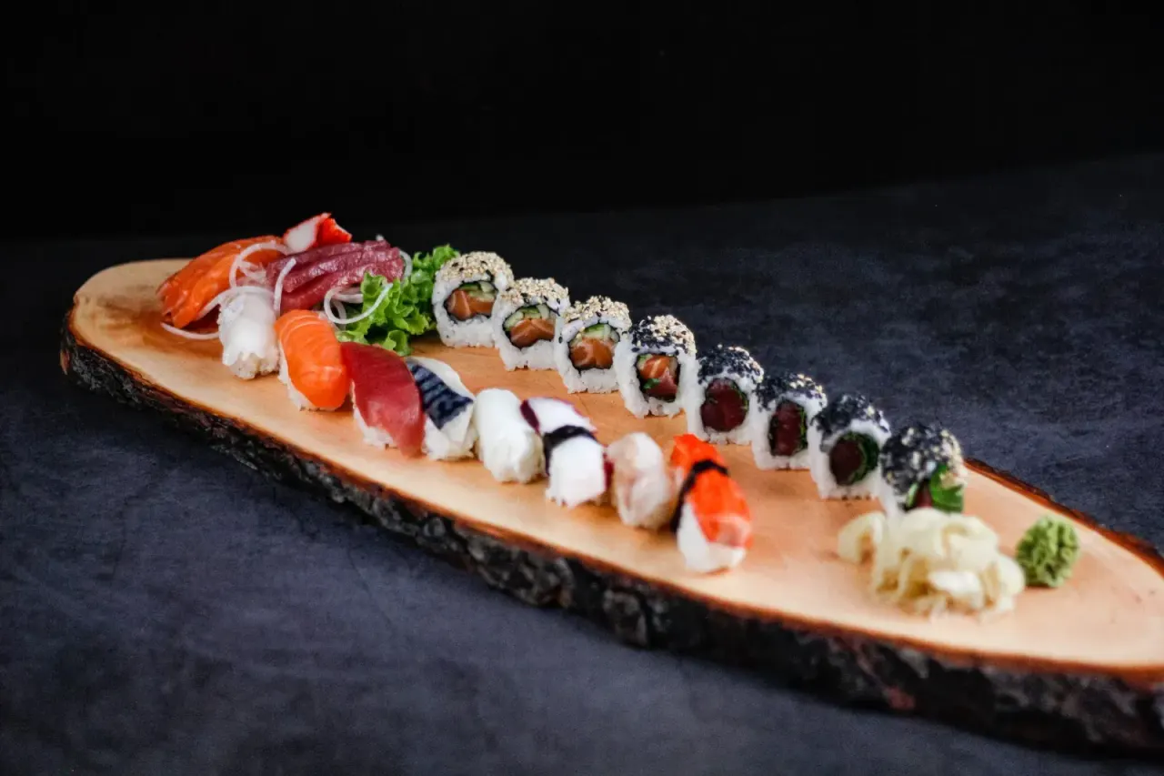 BookNoFees: 餐廳 – Hitomi Sushi Bar – Meschede – Hitomi Sushi Bar，第 1 張照片