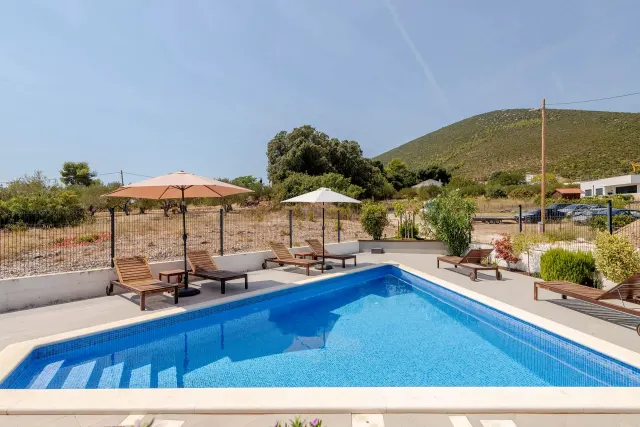 BookNoFees: Villa Mila Kastela 豪華客房 – Kaštel Novi