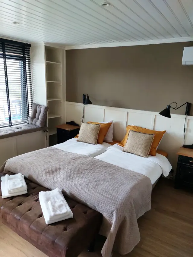 BookNoFees: 附空調的特色雙人私人客房 – Oost Souburg