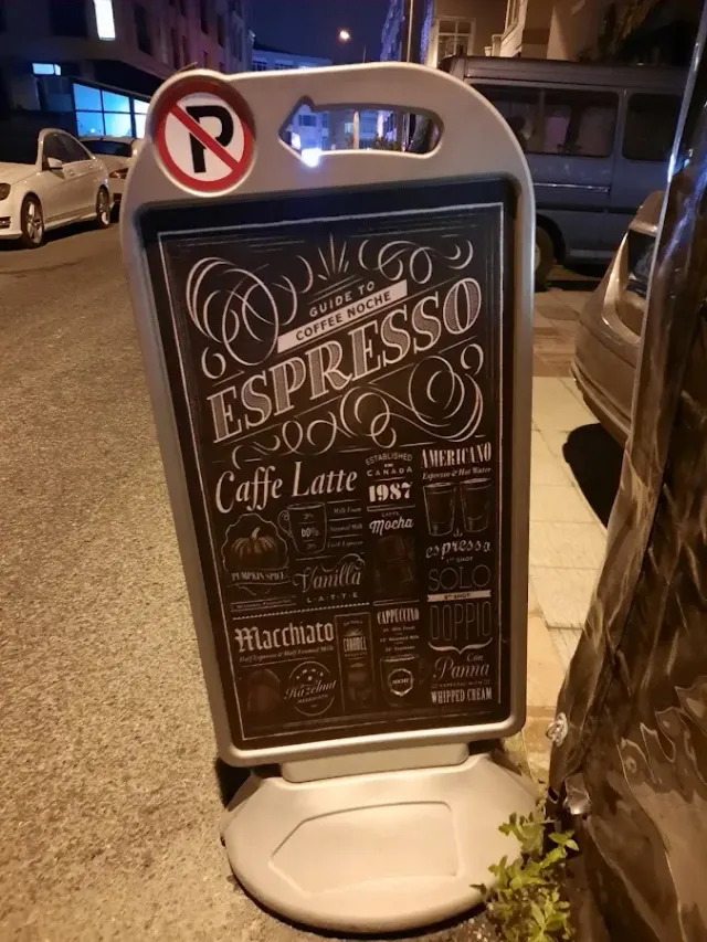 BookNoFees: 咖啡廳 – Coffee Noche – Istanbul – Coffee Noche，第 2 張照片