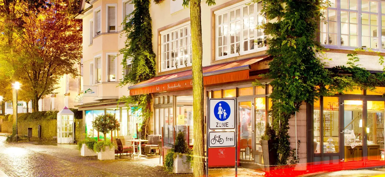 BookNoFees: 咖啡廳 – Café & Konditorei Harnischmacher – Attendorn – Harnischmacher 咖啡館與糕點店，第 1 張照片