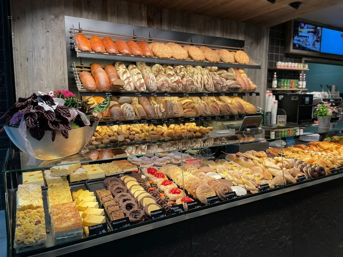 BookNoFees: 餐廳 – Bäckerei Birkelbach – Bad Berleburg – Bäckerei Birkelbach，第 1 張照片