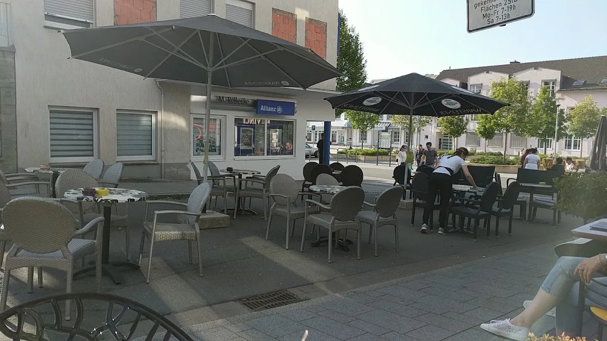 BookNoFees: 餐廳 – Eiscafé Cortina – Warstein-Belecke – Eiscafé Cortina，第 1 張照片