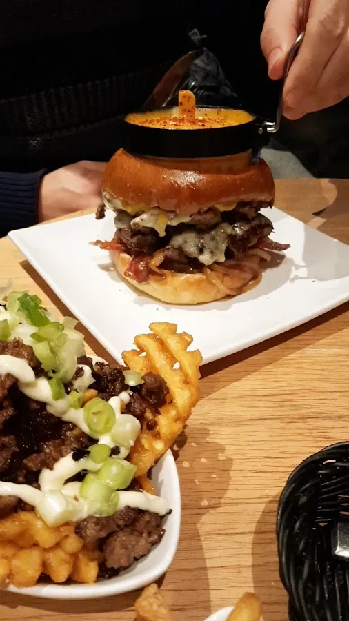 BookNoFees: 餐廳 – BaseBurger Restaurant – Bochum – BaseBurger Restaurant，第 3 張照片