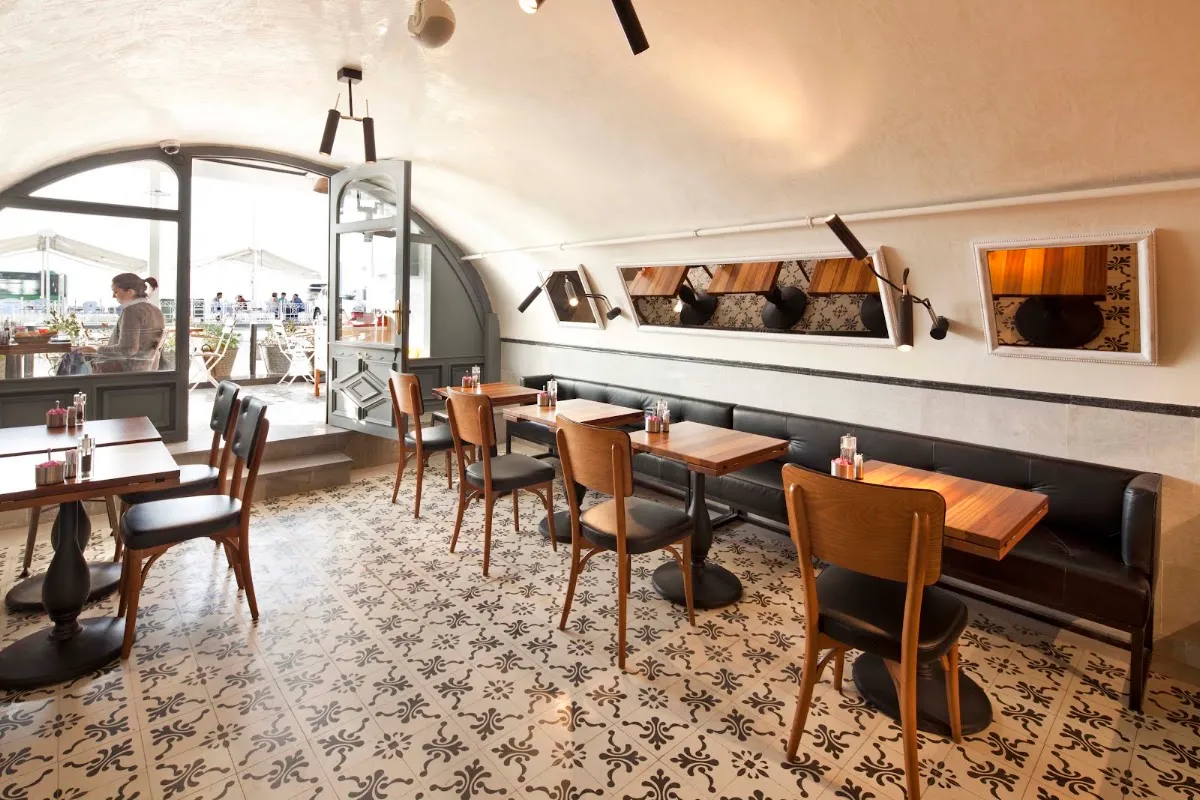 BookNoFees: 餐廳 – Emirgan Sütiş – Istanbul – Emirgan Sütiş，第 1 張照片