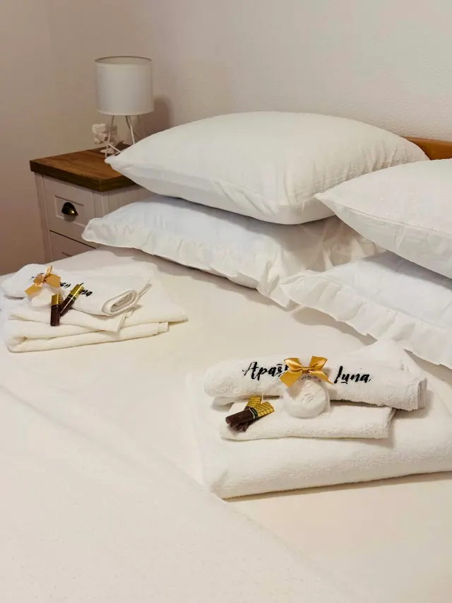 BookNoFees: 全新裝修的公寓，附陽台與停車位 – Livno