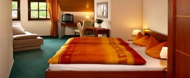 BookNoFees: 餐廳 – Hotel Restaurant Zur Sonne – Hallenberg – Hotel Restaurant Zur Sonne，第 2 張照片
