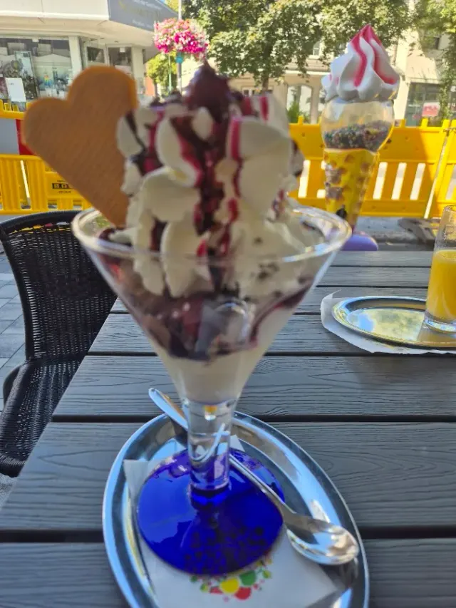 BookNoFees: 餐廳 – Eiscafé Gelateria Italiana Boutique – Warstein – Eiscafé Gelateria Italiana Boutique，第 2 張照片