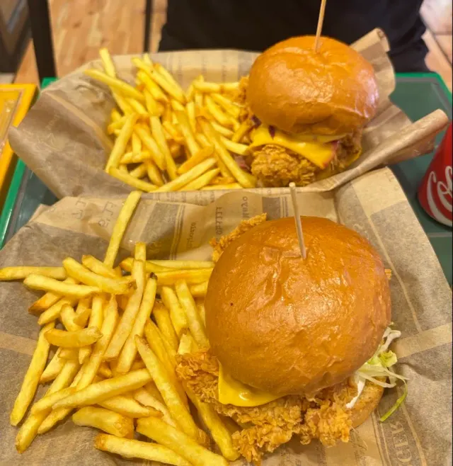 BookNoFees: 輕食吧 – Ferick Fried Chicken – Istanbul – Ferick Fried Chicken，第 2 張照片