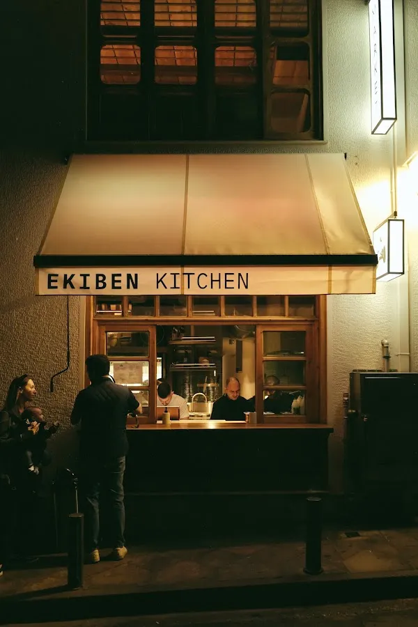 BookNoFees: 餐廳 – Ekiben Kitchen – Athens – 鐵路便當廚房，第 1 張照片