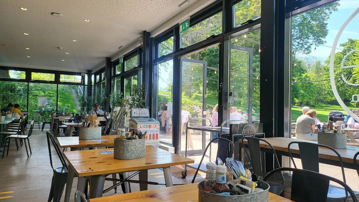 BookNoFees: 咖啡廳 – Brown And Green Life – London – Brown And Green Life,第 1 張照片