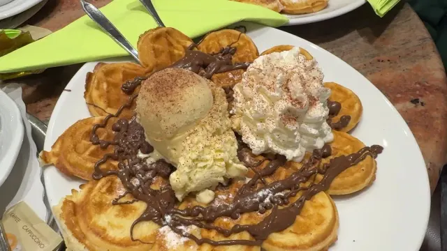 BookNoFees: 餐廳 – Eiscafe San Remo – Lünen – Eiscafe San Remo，第 3 張照片