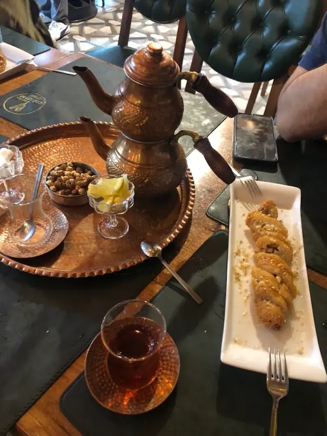 BookNoFees: 餐廳 – Erzurum Cağ Kebap Tesisi – Istanbul – 埃爾祖魯姆卡格烤肉設施，第 2 張照片