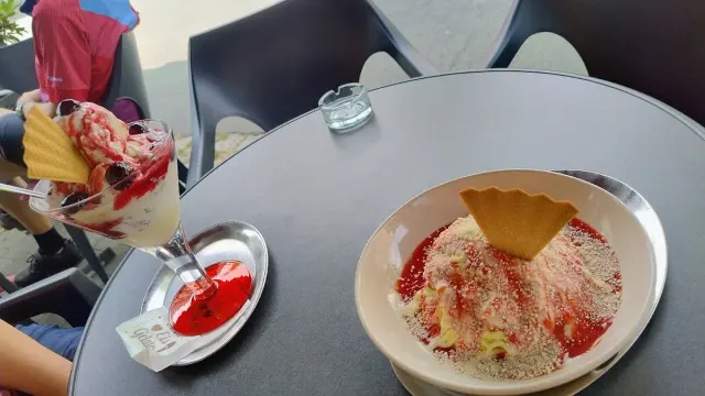 BookNoFees: 餐廳 – Eiscafé Campino – Schmallenberg – Eiscafé Campino，第 2 張照片