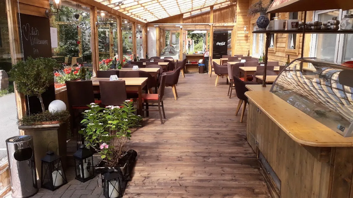 BookNoFees: 餐廳 – Fährhaus und Bikercafé am Diemelsee – Marsberg – Diemelsee 湖畔的渡船屋與重機咖啡廳，第 1 張照片