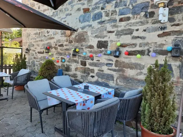 BookNoFees: 餐廳 – Henblas — Hotel, Restaurant & Pub – Neuenrade-Altenaffeln – Henblas — 飯店、餐廳與酒吧，第 2 張照片