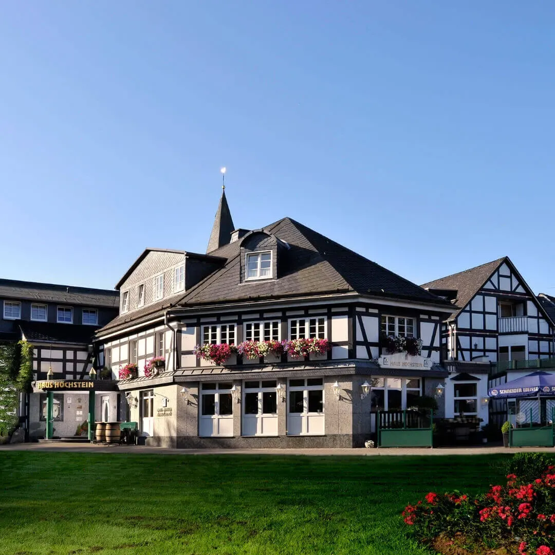 BookNoFees: 餐廳 – Hotel Haus Hochstein – Eslohe-Wenholthausen – Hotel Haus Hochstein，第 1 張照片