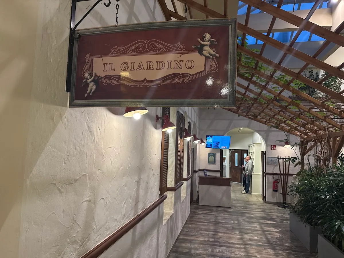 BookNoFees: 餐廳 – Il Giardino – Medebach – Il Giardino，第 1 張照片