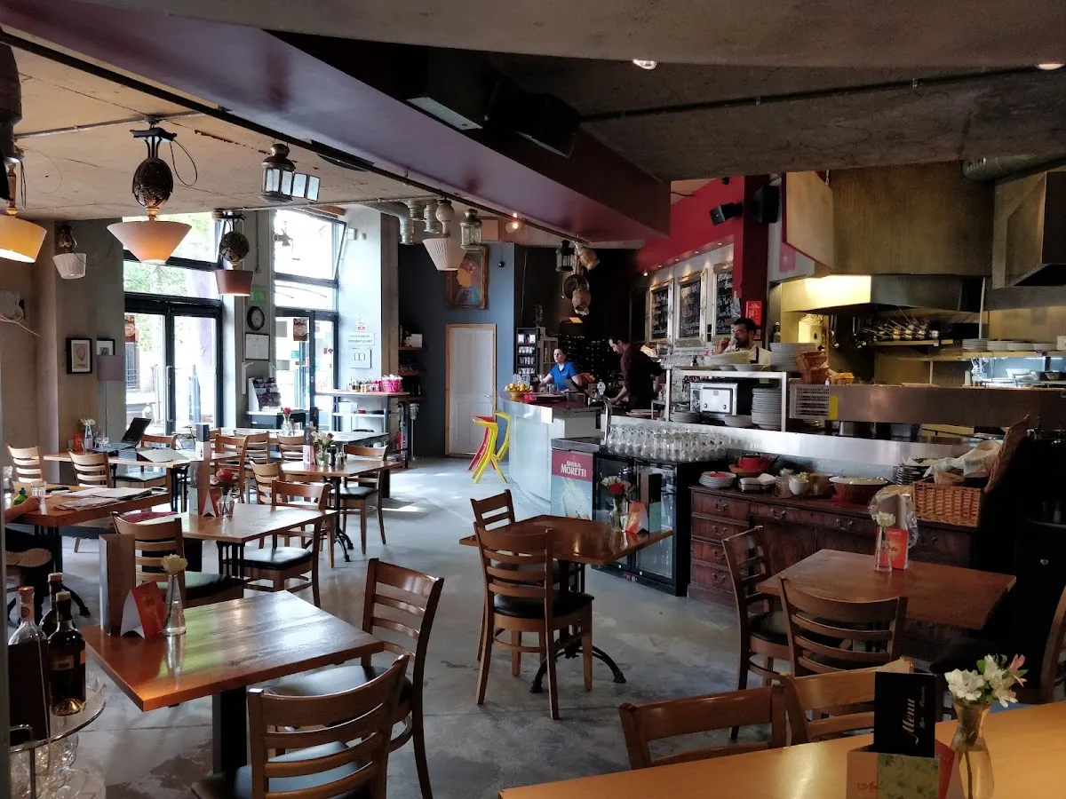 BookNoFees: 餐廳 – Cafe Amisha – London – Cafe Amisha，第 1 張照片