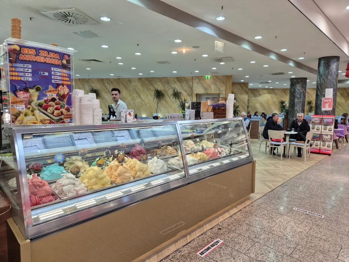 BookNoFees: 餐廳 – Eiscafé Leone – Lüdenscheid – Eiscafé Leone，第 1 張照片