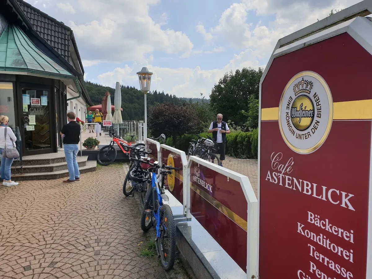 BookNoFees: 餐廳 – Café Astenblick Bäckereicafé – Medebach – Café Astenblick Bäckereicafé，第 1 張照片