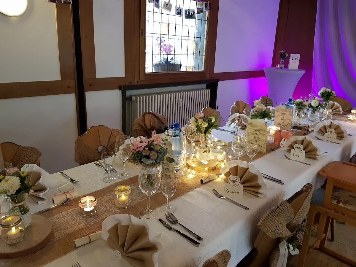 BookNoFees: 餐廳 – Haus Wienecke Gaststätte – Anröchte – Haus Wienecke 餐館，第 1 張照片
