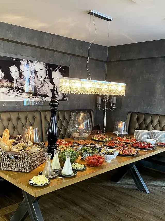 BookNoFees: 餐廳 – Brunello – Soest – Brunello，第 2 張照片