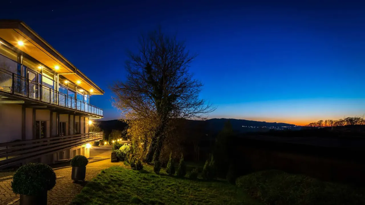 BookNoFees: 餐廳 – Hotel & Restaurant Antoniushütte – Balve-Eisborn – Antoniushütte 飯店 & 餐廳，第 1 張照片