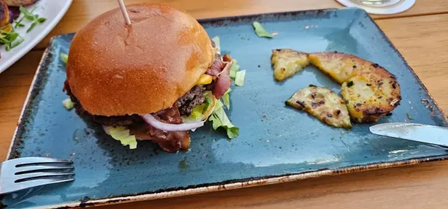 BookNoFees: 餐廳 – Connies Diner – Kamen – Connies Diner，第 2 張照片