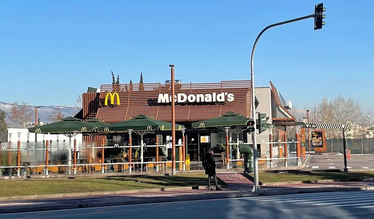 BookNoFees: 輕食吧 – McDonald's – Athens – McDonald's，第 1 張照片