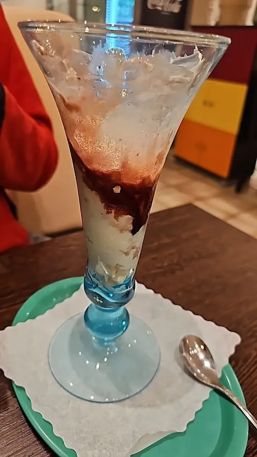 BookNoFees: 餐廳 – Eiscafé Bistro Rialto – Werl – Eiscafé Bistro Rialto，第 2 張照片