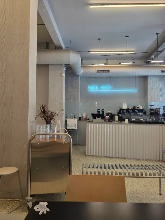 BookNoFees: 咖啡廳 – Third Place – Athens – 第三名，第 2 張照片