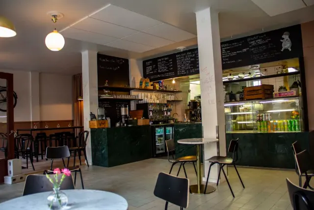 BookNoFees: Green Hippo Cafe, Helsinki