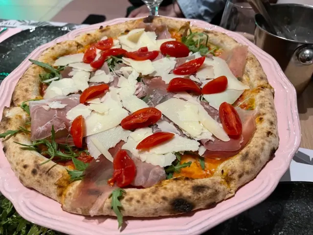BookNoFees: 餐廳 – ETIEN PIZZA BAR – Athens – ETIEN PIZZA BAR，第 2 張照片