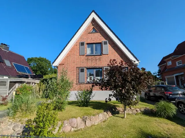 BookNoFees: 寬敞的雙併住宅，氛圍寧靜 – Lübeck