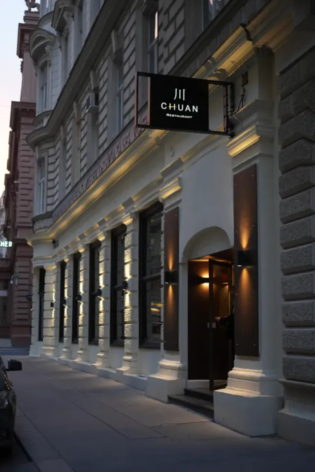 BookNoFees: Chuan, Vienna