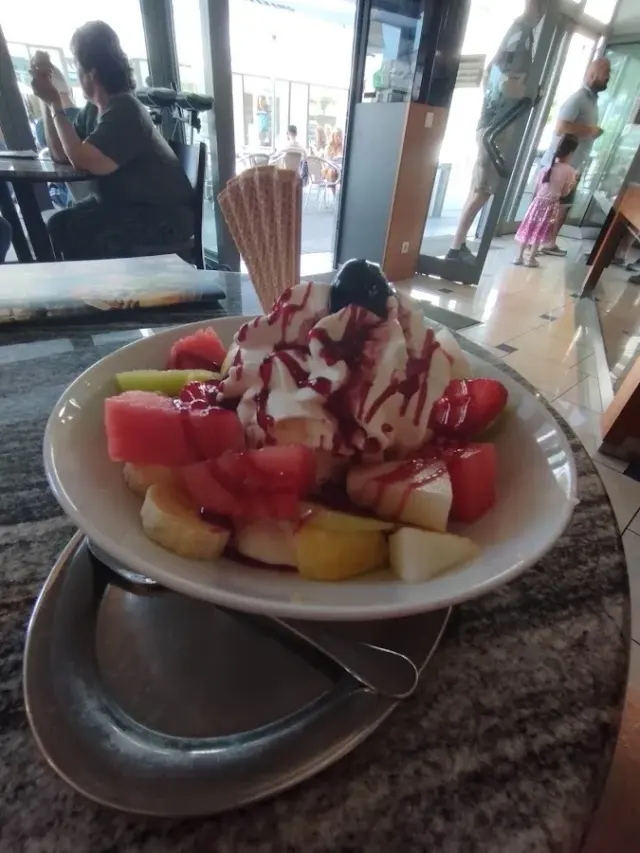 BookNoFees: 餐廳 – Eiscafé Venezia – Meschede – Eiscafé Venezia，第 2 張照片