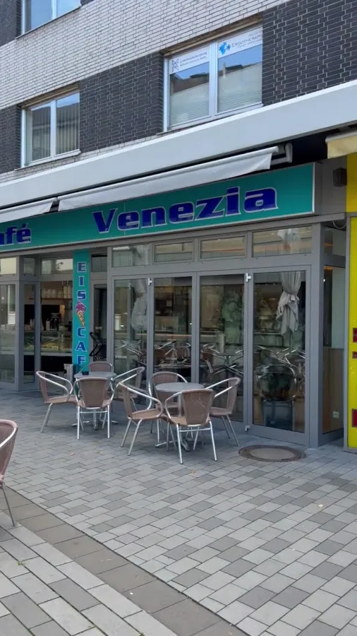 BookNoFees: 餐廳 – Eiscafé Venezia – Meschede – Eiscafé Venezia，第 3 張照片