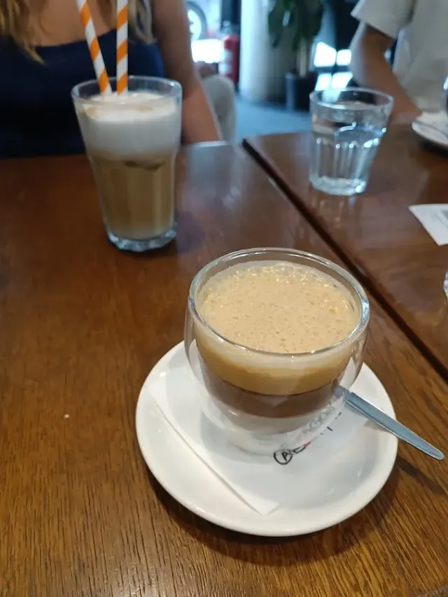 BookNoFees: 咖啡廳 – Cafe&Factory – Belgrade – Cafe&Factory，第 2 張照片