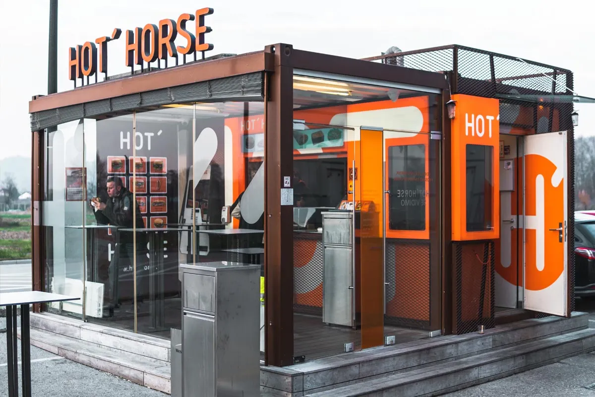 BookNoFees: 輕食吧 – Hot Horse RUDNIK – Ljubljana – Hot Horse RUDNIK，第 1 張照片