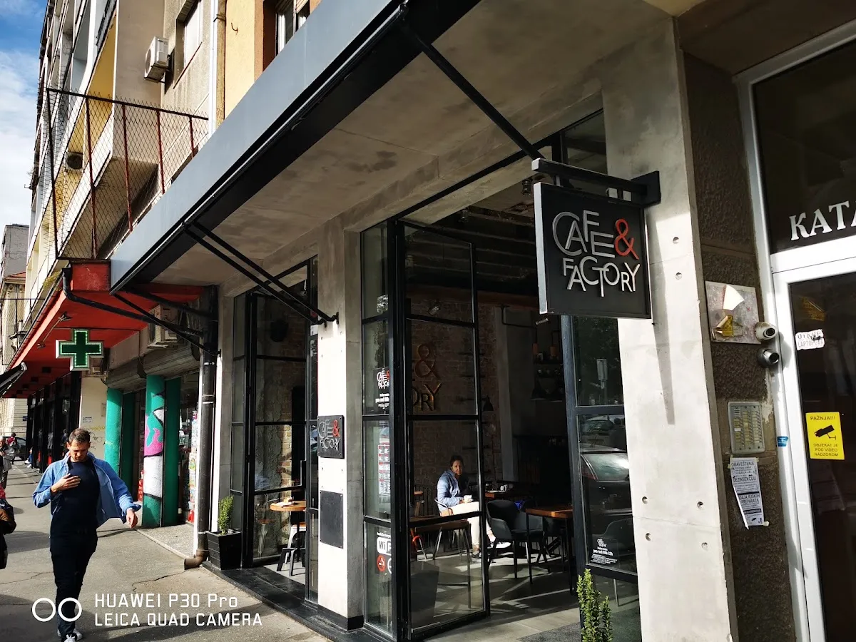 BookNoFees: 咖啡廳 – Cafe & Factory – Belgrade – 咖啡廳與工廠，第 1 張照片