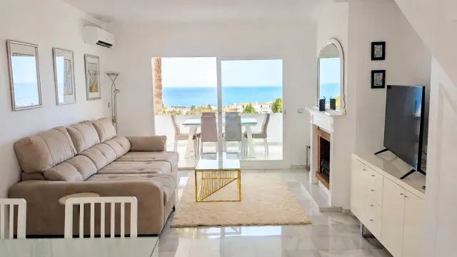BookNoFees: 寬敞的複式公寓，享有全景海景 – Mijas