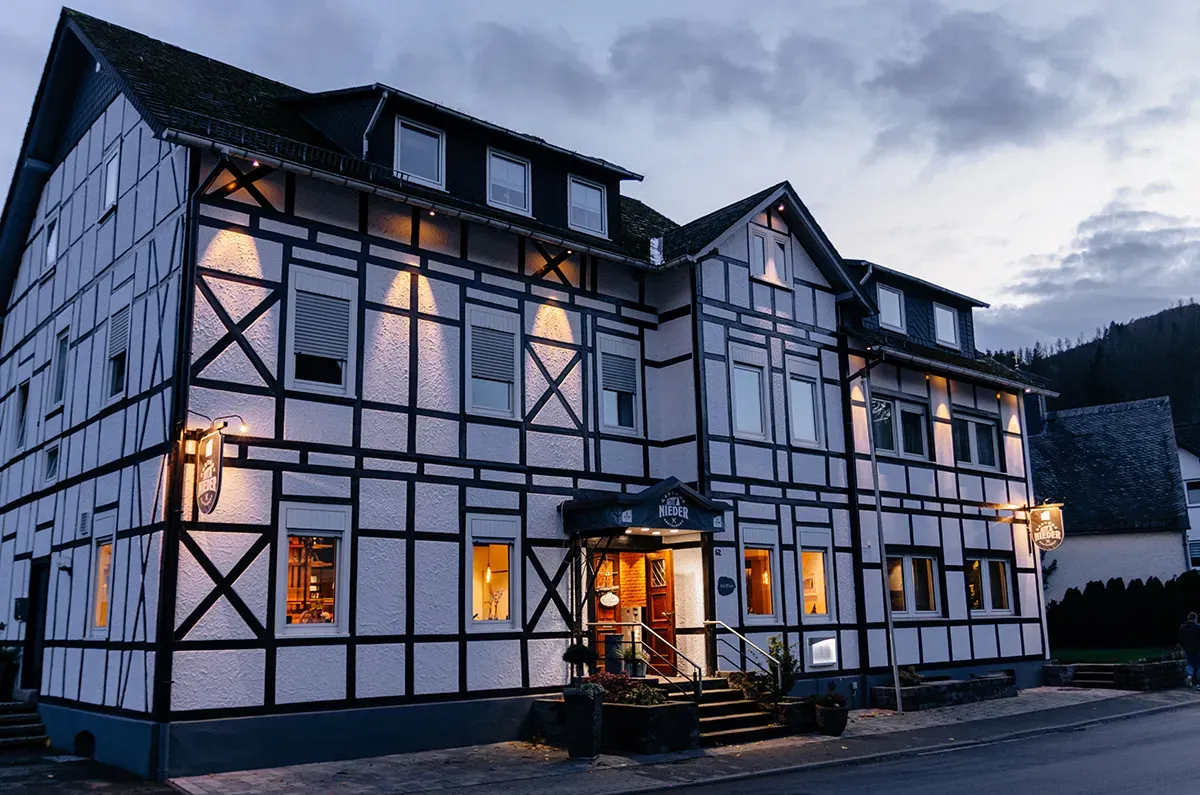 BookNoFees: 餐廳 – Gasthof Nieder – Bestwig – Gasthof Nieder，第 1 張照片