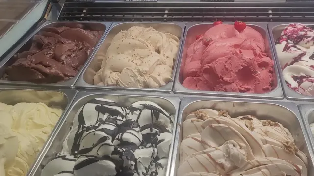 BookNoFees: 餐廳 – Eiscafé Italy – Holzwickede – Eiscafé Italy，第 3 張照片