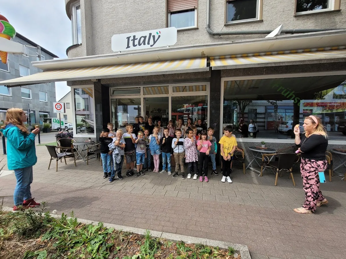 BookNoFees: 餐廳 – Eiscafé Italy – Holzwickede – Eiscafé Italy，第 1 張照片