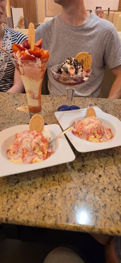 BookNoFees: 餐廳 – Eiscafe San Remo – Hattingen – Eiscafe San Remo，第 2 張照片