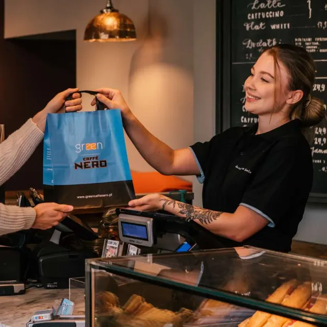 BookNoFees: 咖啡廳 – Caffè Nero – Warsaw – Caffè Nero，第 2 張照片