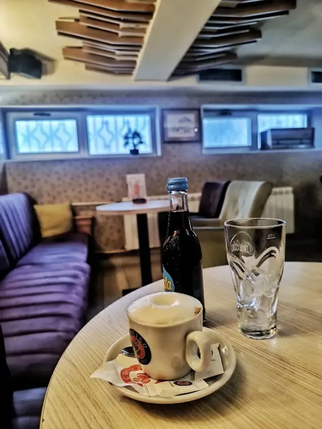 BookNoFees: 咖啡廳 – Caffe Diplomat – Belgrade – Caffe Diplomat，第 3 張照片
