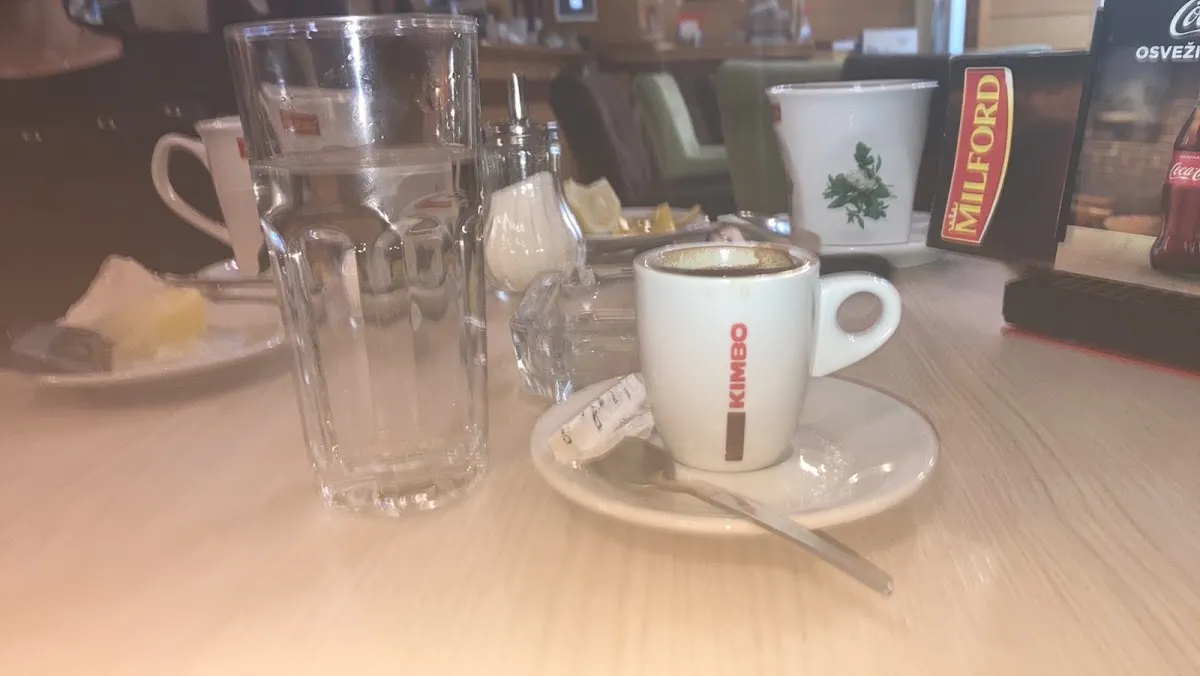 BookNoFees: 咖啡廳 – Caffe Diplomat – Belgrade – Caffe Diplomat，第 1 張照片